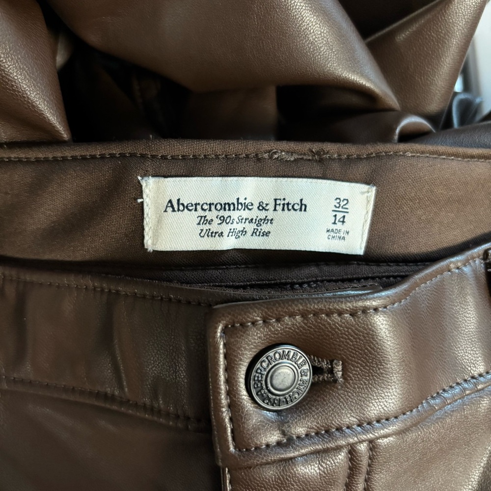Abercrombie & Fitch Curve Love 90s straight high rise vegan leather pants 14 - Picture 10 of 11